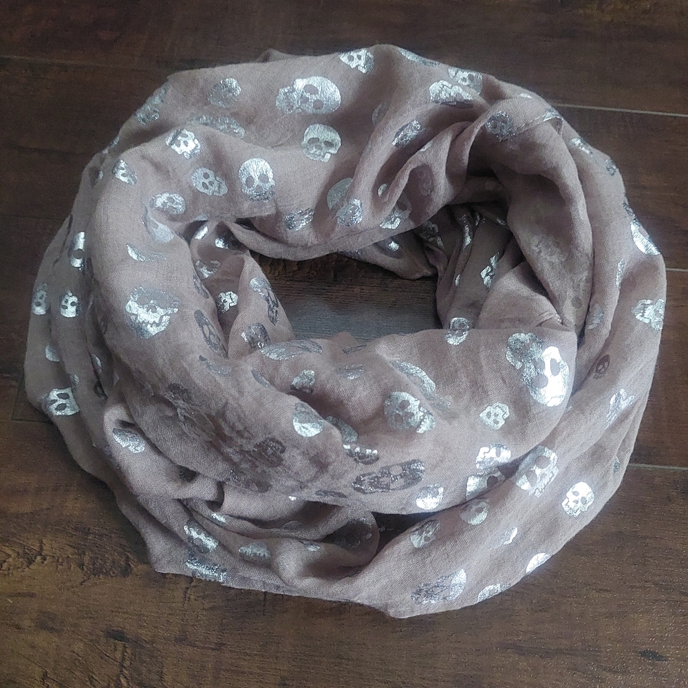 Lightweight Infinity Scarf Mocha Silver Skulls